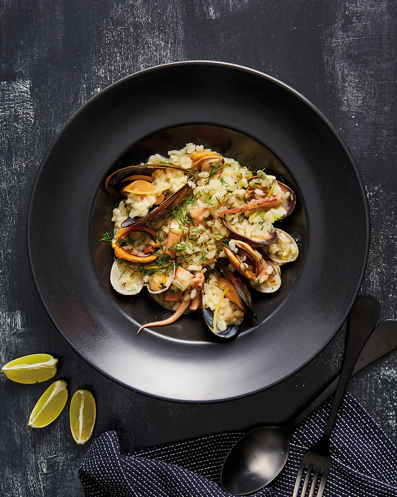 'Ετοιμα γεύματα με θαλασσίνα, Ριζότο με μύδια,  έτοιμο στο πιάτο προς κατανάλωση
